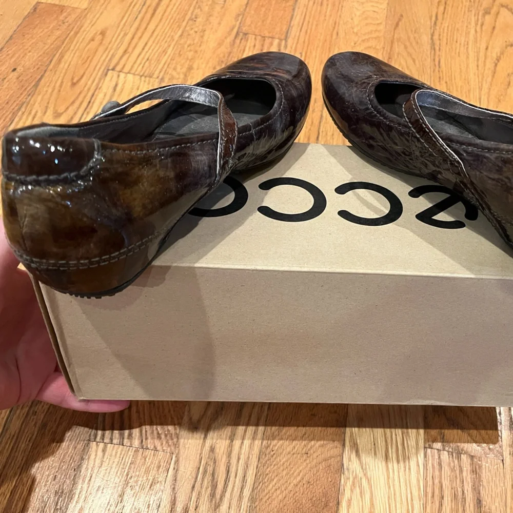 Ecco Mary Jane Grey Swirl Patent Leather Flats - size 39 EU - Picture 4 of 10